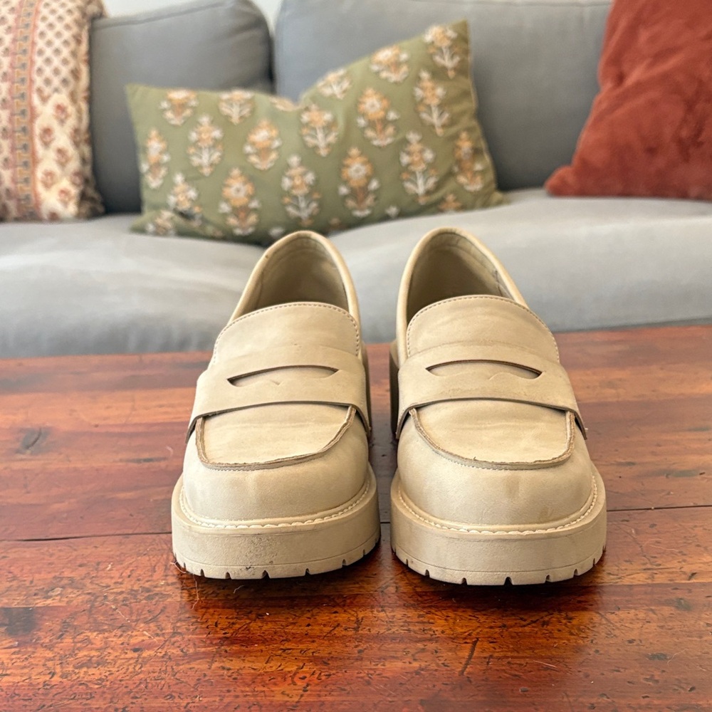 Madden Girl Women's Tan Loafers